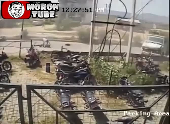 Video :In a horrific tragedy, his friend who went with him to buy his new motorcycle died
